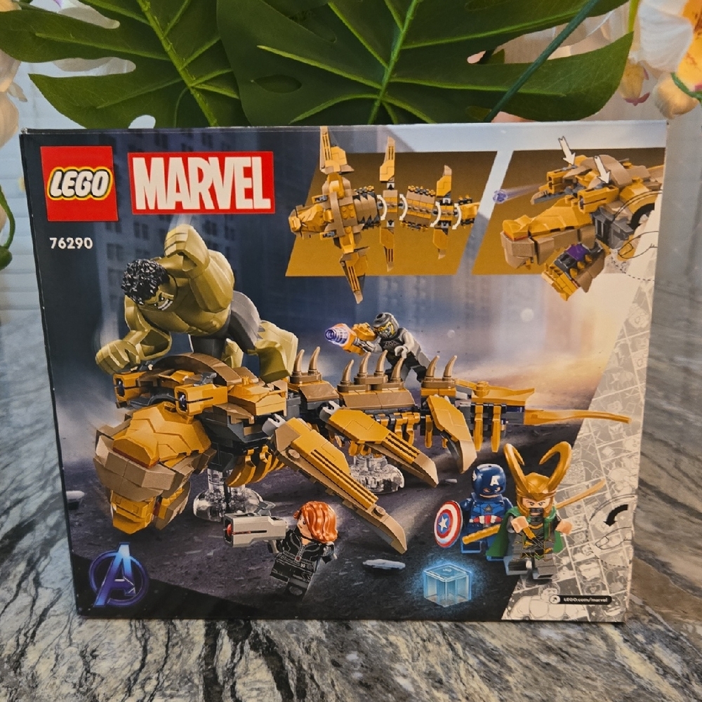 LEGO Marvel Avengers Hulk vs. Loki Set - Gold and Black